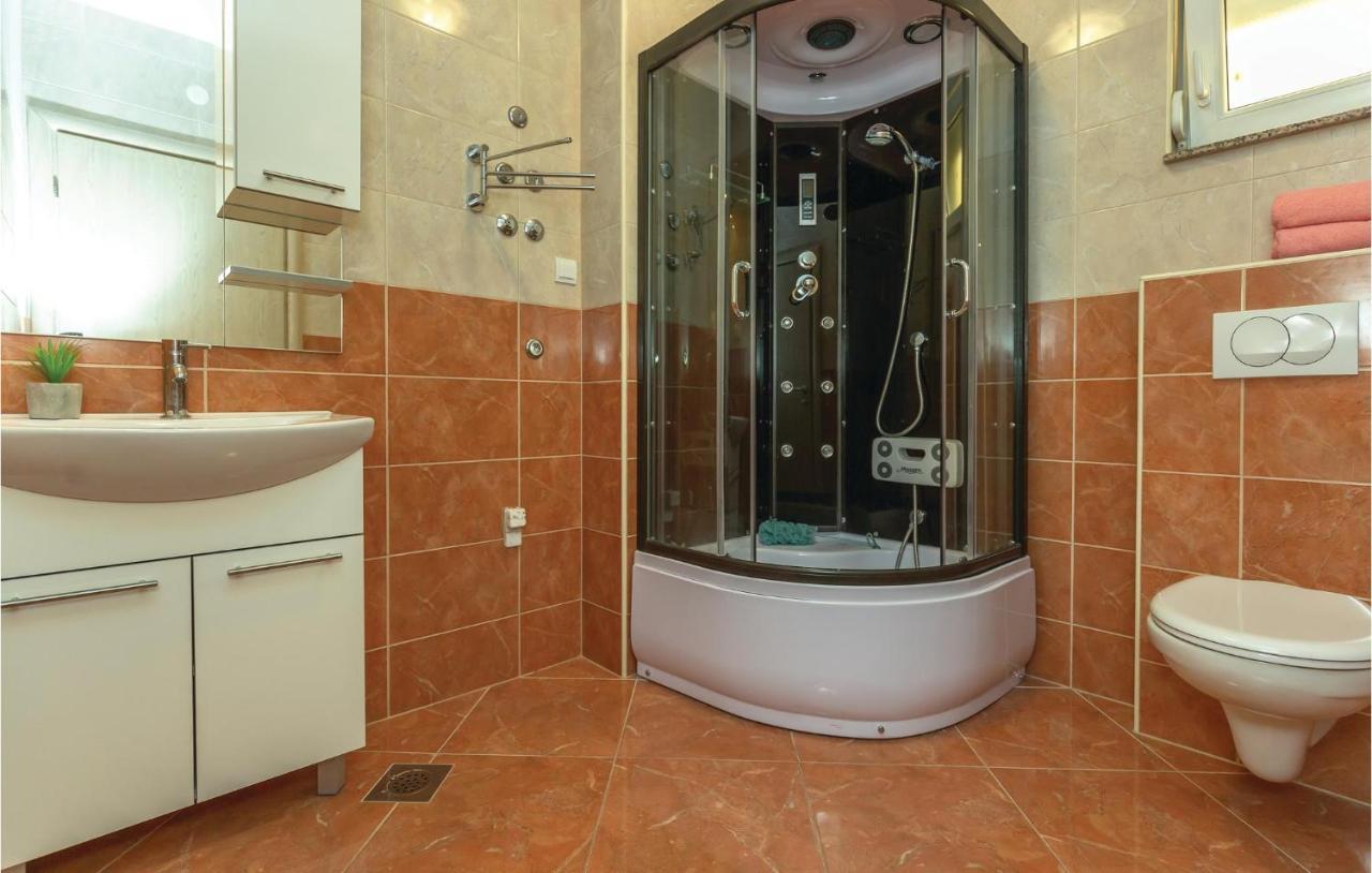 Amazing Apartment In Krvavica With Wifi Eksteriør billede